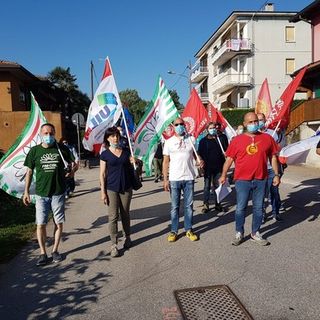 Lo sciopero, il presidio e la manifestazione dei lavoratori della Whirlpool di Cassinetta
