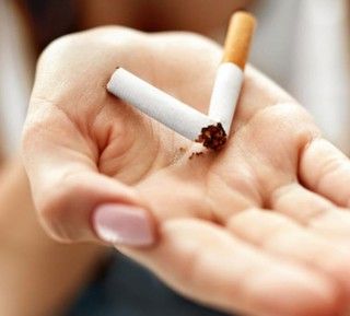 Chi fa la pausa sigaretta lavora meno. Quattro giorni di ferie in più per i dipendenti che non fumano