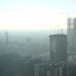 Migliora l’aria in Lombardia, la Regione toglie le limitazioni al traffico
