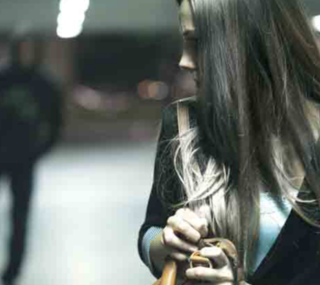 Minaccia con il coltello la ex fidanzatina