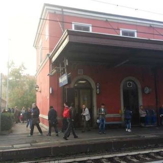 Magenta, persona sospetta sul treno: ragazza chiama il controllore e lui scende di corsa alla fermata di Santo Stefano