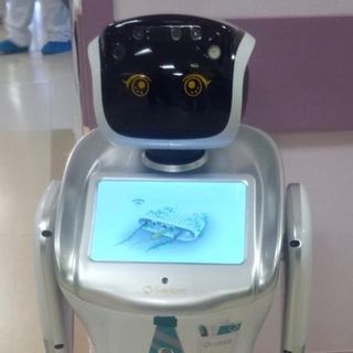 Tommy, l'infermiere robot del Circolo di Varese che combatte il Coronavirus, fa il giro del mondo