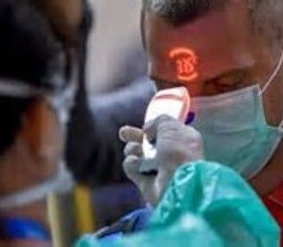 Regole più restrittive in Lombardia sui luoghi di lavoro: c'è l'obbligo di misurare la temperatura