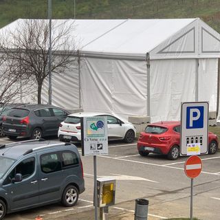 Ircss Maugeri Montescano, tamponi Covid in auto con la tensostruttura