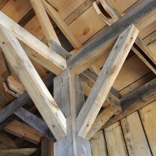 Montare un tetto in legno