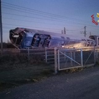 Treno deragliato a Lodi: 2 morti, 1 ferito grave e 26 feriti