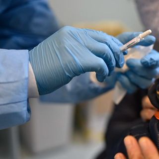 Vaccino antinfluenzale, al via la campagna con spray nasale per i bambini dai 2 ai 6 anni