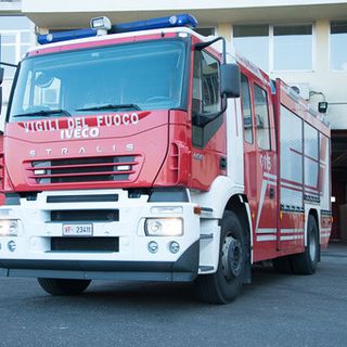 Un vasto incendio a San Martino di Trecate