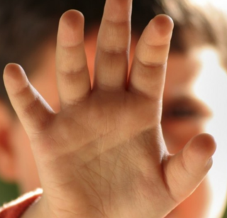 Maltrattamenti alla materna privata: sospese per un anno due maestre