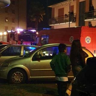 Vittuone: forte odore in un palazzo di via San Martino, accertamenti del nucleo NBCR dei Vigili del Fuoco