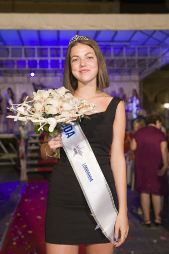 La sedicenne pavese Elisa Bellai incanta Garlasco, ha vinto sabato la semifinale lomellina di “Stella della moda”
