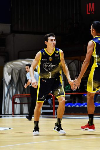 Andrea Mazzucchelli nella foto di Laura Marmonti Andrea Mazzucchelli nella foto di Laura Marmonti