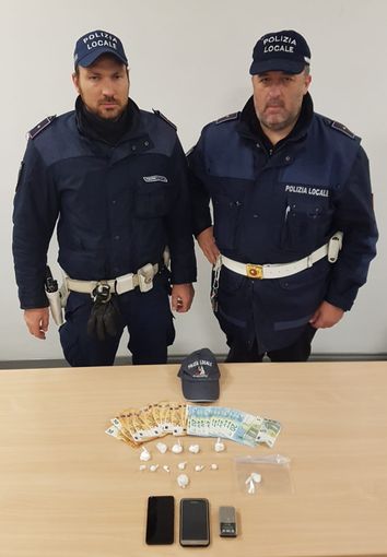 Vigevano: spacciava cocaina in città, arrestato un pusher albanese Vigevano: spacciava cocaina in città, arrestato un pusher albanese