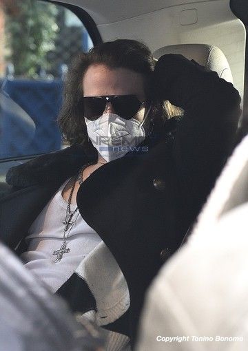 71° Festival di Sanremo: Irama escluso dalla gara per la positività di due collaboratori, ma Amadeus prova a 'ripescarlo' 71° Festival di Sanremo: Irama escluso dalla gara per la positività di due collaboratori, ma Amadeus prova a 'ripescarlo'