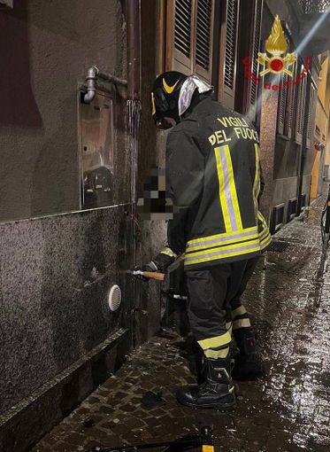 Voghera: auto danneggia tubatura del gas, intervengono i Vigili del fuoco Voghera: auto danneggia tubatura del gas, intervengono i Vigili del fuoco