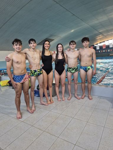 Nella foto: gli atleti dell’H2Sport che hanno gareggiato a Tenero nel Meeting del Verbano