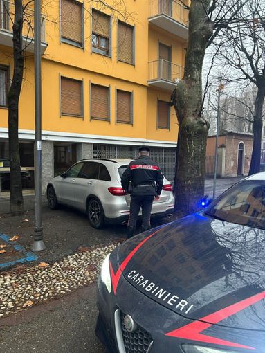 Voghera, sorpreso a rubare su un’auto in sosta: fermato un 52enne