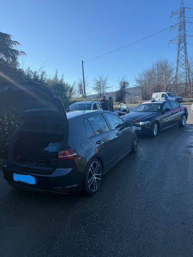 Godiasco: tentano la truffa dello specchietto ai danni di un’automobilista, due denunciati