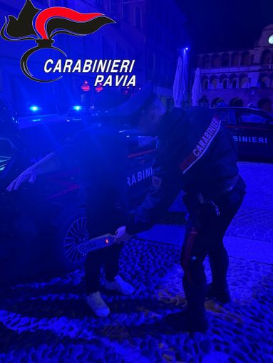 Pavia, controlli nel centro storico anche con metal detector. Quattro giovani segnalati alla Prefettura come assuntori di stupefacente Pavia, controlli nel centro storico anche con metal detector. Quattro giovani segnalati alla Prefettura come assuntori di stupefacente