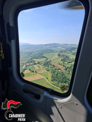 Oltrepò Pavese, elicottero dei carabinieri in volo contro discariche abusive e abusi edilizi