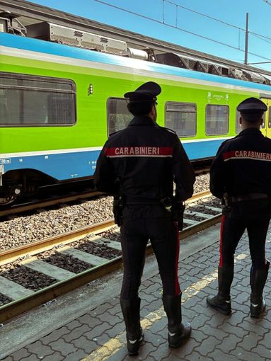 Castelletto di Branduzzo, salvato due volte dai Carabinieri mentre tenta di togliersi la vita Castelletto di Branduzzo, salvato due volte dai Carabinieri mentre tenta di togliersi la vita