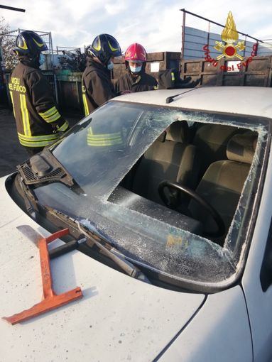 Oltrepò: i vigili del fuoco simulano le tecniche di intervento durante un incidente stradale Oltrepò: i vigili del fuoco simulano le tecniche di intervento durante un incidente stradale