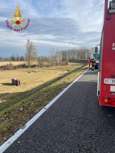 Carbonara al Ticino: esce di strada con l'auto e finisce in un campo, ferita una 24enne Carbonara al Ticino: esce di strada con l'auto e finisce in un campo, ferita una 24enne