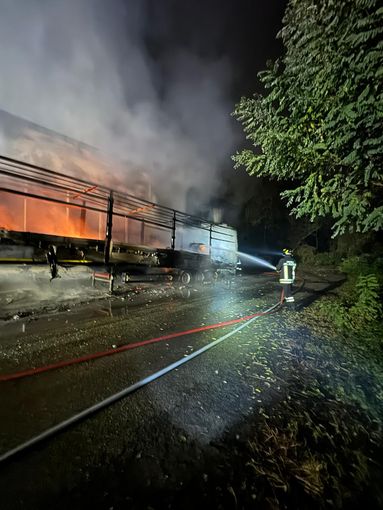 Confienza: rogo in una ditta di autotrasporti in via Vespolate Confienza: rogo in una ditta di autotrasporti in via Vespolate