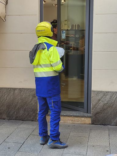 Poste Italiane: crescono i pacchi consegnati in provincia di Pavia