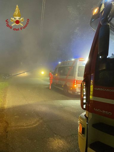 Garlasco: Suv si schianta contro il palo della luce, ferito un 50enne Garlasco: Suv si schianta contro il palo della luce, ferito un 50enne