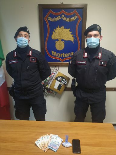 Mortara: non si ferma all'alt dei carabinieri e fugge a piedi con la cocaina, individuato e arrestato un 32enne Mortara: non si ferma all'alt dei carabinieri e fugge a piedi con la cocaina, individuato e arrestato un 32enne