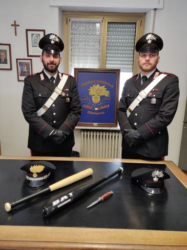 Dorno: trovati in auto con un coltello a serramanico e una mazza da baseball, nei guai tre giovani Dorno: trovati in auto con un coltello a serramanico e una mazza da baseball, nei guai tre giovani