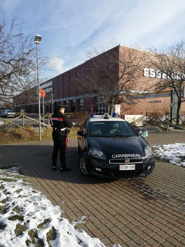 Voghera: tenta di rubare materiale elettronico all'Esselunga, arrestato un 21enne Voghera: tenta di rubare materiale elettronico all'Esselunga, arrestato un 21enne