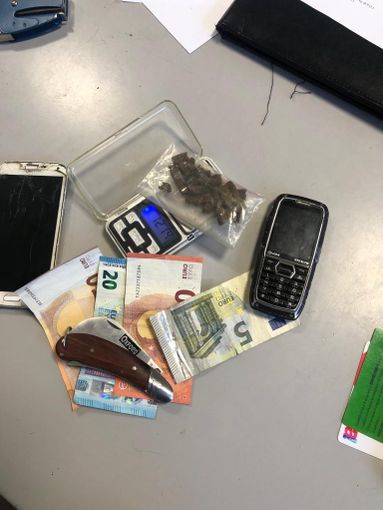 Pavia: sorpreso a spacciare nei pressi dell'Esselunga, in manette un 29enne