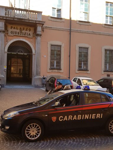 Pavia: rubano alle auto parcheggiate fuori dall'oratorio, arrestate due persone