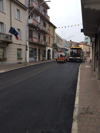 - FOTONOTIZIA - Vigevano: prosegue la stesura dell'asfalto in corso Novara - FOTONOTIZIA - Vigevano: prosegue la stesura dell'asfalto in corso Novara