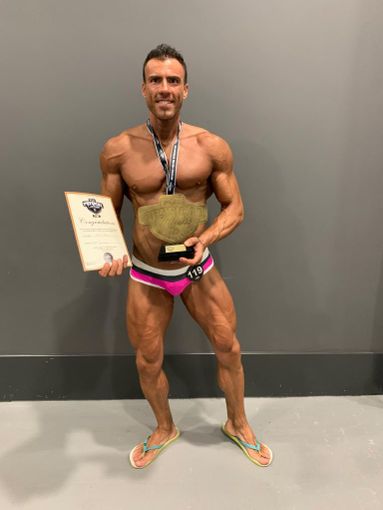 Bodybuilding, prestazione pazzesca del lomellino Alessio Andrani. Primo posto e trionfo a Birmingham