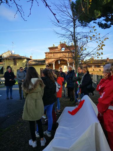 Gambolò celebra la giornata mondiale contro la violenza sulle donne. Inaugurata la panchina rossa
