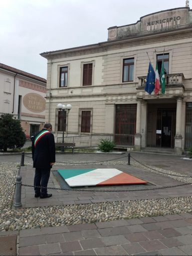 Cassolnovo si è fermata per ricordare le vittime del Covid-19