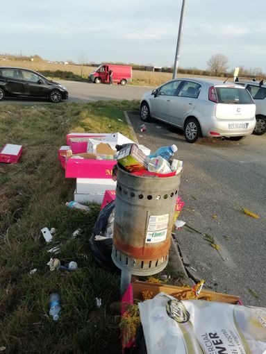 Gropello: proseguono gli abbandoni di rifiuti nelle aree periferiche e centrali della città dei Cairoli Gropello: proseguono gli abbandoni di rifiuti nelle aree periferiche e centrali della città dei Cairoli