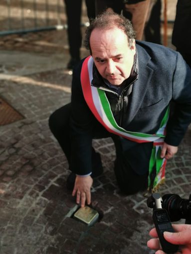 Gambolò ricorda Paolo Cotta Ramusino posizionando una pietra d’inciampo