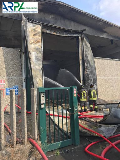 Incendio Settimo Milanese, primi monitoraggi Arpa escludono sostanze inquinanti Incendio Settimo Milanese, primi monitoraggi Arpa escludono sostanze inquinanti