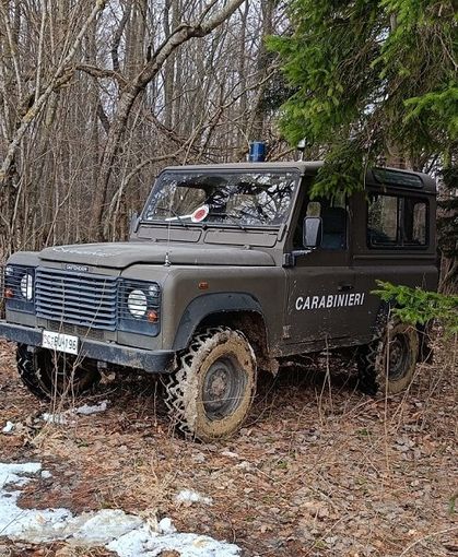 Oltrepò, controlli dei carabinieri forestali sui sentieri vietati a jeep e moto da enduro: scattano sanzioni da oltre 700 euro