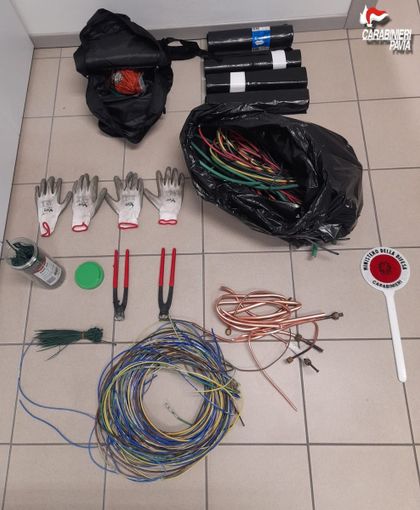 Siziano, sopresi dai Carabinieri mentre rubano rame. Due arresti