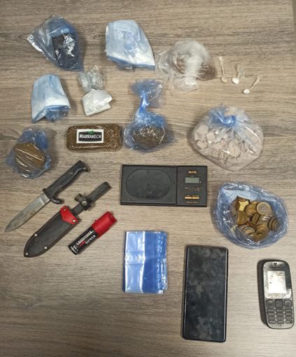 Vidigulfo: spaccio in campagna, in manette due pusher trovati con mezzo chili di droga Vidigulfo: spaccio in campagna, in manette due pusher trovati con mezzo chili di droga