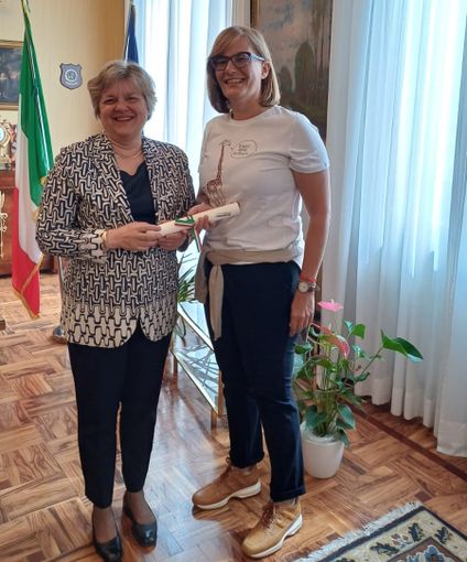Il prefetto di Pavia consegna alla dottoressa Federica Broglia, l’onorificenza di Cavaliere al Merito della Repubblica Italiana Il prefetto di Pavia consegna alla dottoressa Federica Broglia, l’onorificenza di Cavaliere al Merito della Repubblica Italiana