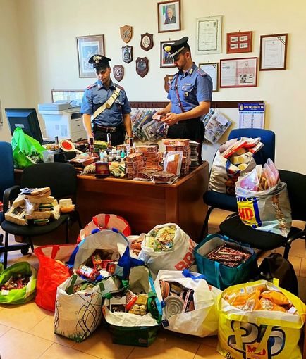 Pavese: generi alimentari e cosmetici di dubbia provenienza, sequestro per 10mila euro Pavese: generi alimentari e cosmetici di dubbia provenienza, sequestro per 10mila euro