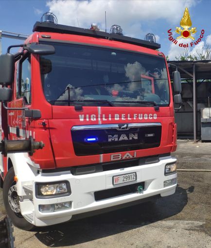 Pavese: fiamme in un'azienda di oli esausti a San Genesio Pavese: fiamme in un'azienda di oli esausti a San Genesio