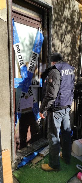 Orrore e degrado in due ‘alloggi’ a pochi passi dal centro di Novara Orrore e degrado in due ‘alloggi’ a pochi passi dal centro di Novara