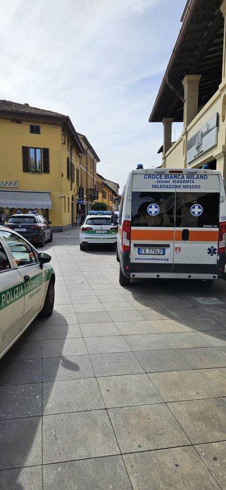 Magenta: rissa in piazza Liberazione in pieno giorno, intervenuti carabinieri, polizia locale e ambulanza